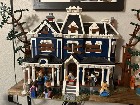 Lego Stranger Things Creel House with SQWK GWP