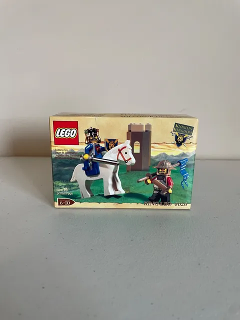 BRAND NEW/sealed LEGO 6026 King Leo. Rare original set