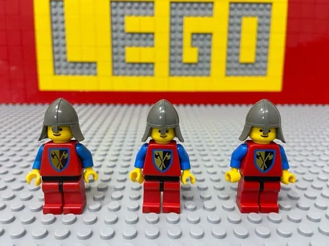 LEGO Castle Minifigure Crusader Soldier Knight Lion Knight 3-Piece Set