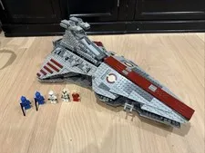 LEGO Star Wars Venator-Class Republic Attack Cruiser 8039 100%