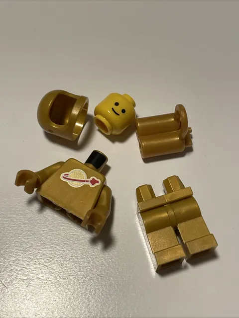 LEGO 21358 Spce Minifigure Classic Space Astronaut / Spaceman in Pearl Gold