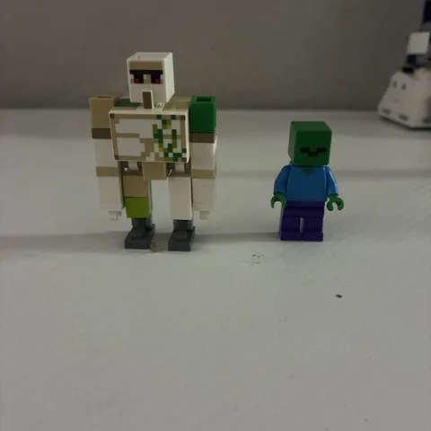 LEGO Iron Golem Minifigure W/ Minecraft Zombie Minifigure 