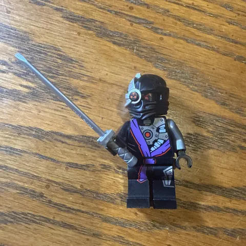 Lego Ninjago Mini Figure Nindroid Warrior (2014) 70725 njO096 njO0096 W Sword