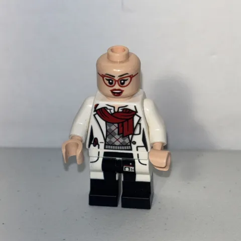 LEGO DC- Dr. Harleen Quinzel 70912 Arkham Asylum Minifigure- Missing Blonde Hair
