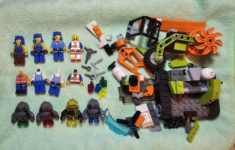 Lego Power Miners Minifigure Lot W 4 Rock Monsters & Crystals Crystal Sweeper?