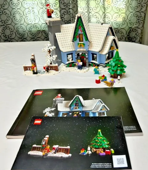 Lego 10293 - Santa's Visit Winter Village- 100% complete w/ Manual & Minifigures