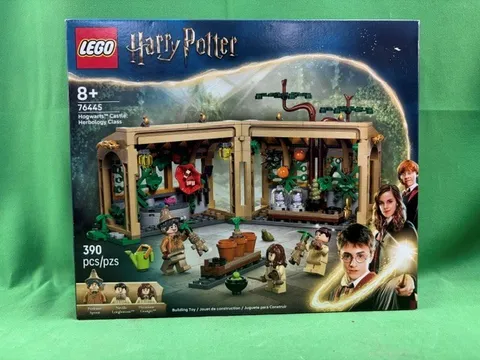 LEGO HARRY POTTER 76445 HOGWARTS CASTLE: HERBOLOGY CLASS NEW (F40045582)