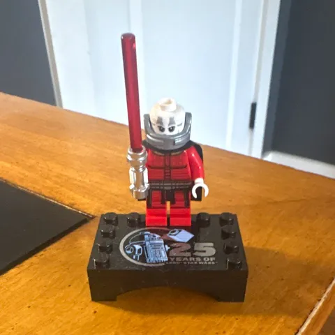 LEGO Star Wars Darth Maul Minifigure #25 Limited Edition 25 Years Stand