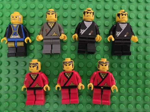 LEGO Castle Minifigure Lot Ninja (6) & Samurai Swordsman NO HEADGEAR