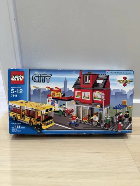 LEGO CITY: City Corner (7641) 100% Complete Brand New In Box Retired Set