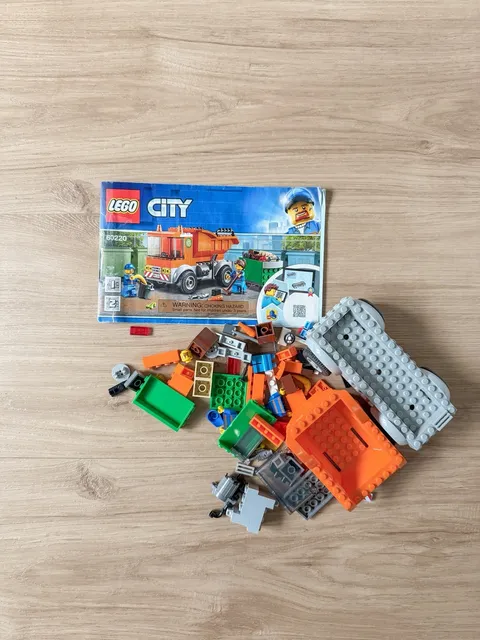 LEGO City Great Vehicles 60220 Garbage Truck 90 pcs Complete w/ Instructions
