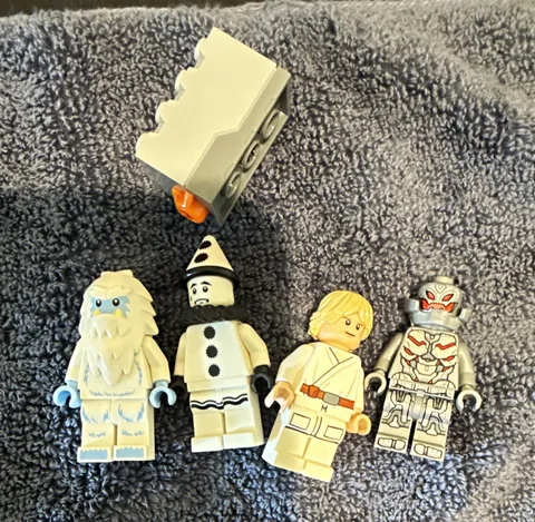 LEGO Rare Lot 5 Star Wars Minifigure Lot Luke Skywalker Snowtrooper Yeti