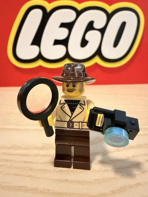 Lego Jungle Explorer Minifigure With Accessories 
