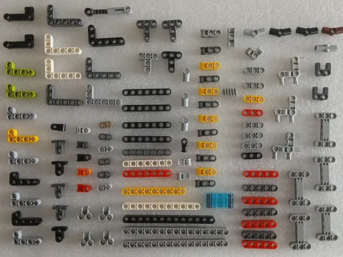 LEGO TECHNIC Thick Liftarms, smooth studless beams , and Accessories 100+ Pieces