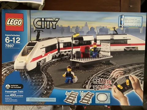 BRAND NEW LEGO CITY: Passenger Train (7897) with FREE SHIPPING