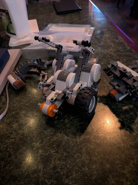 LEGO Mindstorms NXT 2.0 Set 8547 Lot w/ Intelligent Brick Motors Sensors Cables