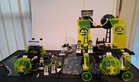 LEGO Space Alpha Centauri Outpost 6988 Vintage Set (Not Tested) 100% Complete