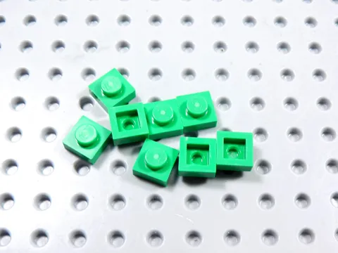LEGO Lot of 8 Bright Green 1x1 Plates BM