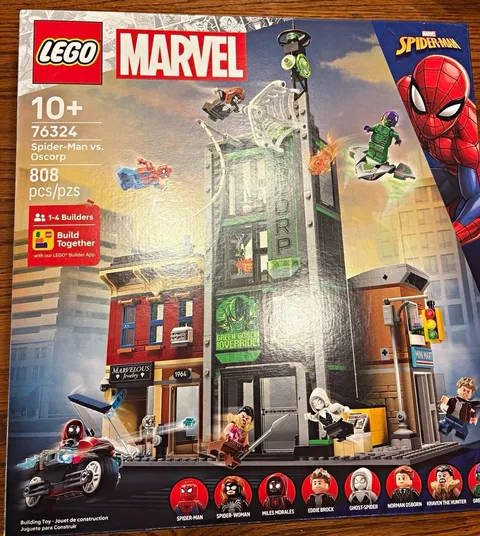 LEGO Marvel Spider-Man vs. Oscorp 76324 808 pcs Build Together Set 10+