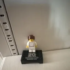 LEGO Star Wars Princess Leia Minifigure w/ Display Stand 20th Anniversary