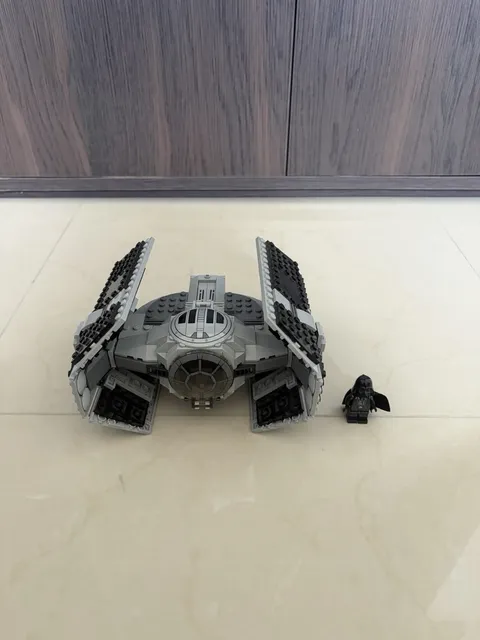 Lego Star Wars Vader's Tie Advanced with DARTH VADER (75150)