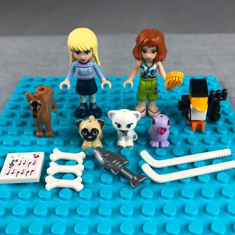 LEGO FRIENDS Minifigure and Accessories large lot Stephanie Mia Animals Pets