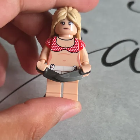 Citizen Brick Britney Spears Custom LEGO Minifigure Brickworld 2026 Mystery Fig