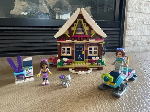 LEGO FRIENDS: Snow Resort Chalet (41323)