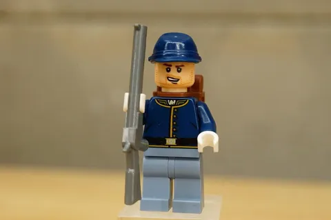 LEGO TLR019 Minifigure Lone Ranger Calvary 79106 Soldier With Backpack & Rifle