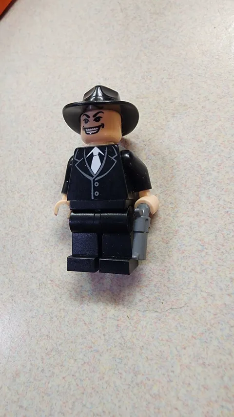 LEGO INDIANA JONES TEMPLE OF DOOM MINIFIGURE SHANGHAI GANGSTER WITH GRIN IAJ028