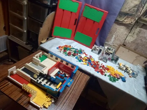 Vintage 1998 Lego Playtable • Red Handle Bins 2x / Queer Eye loft / Star Wars ++