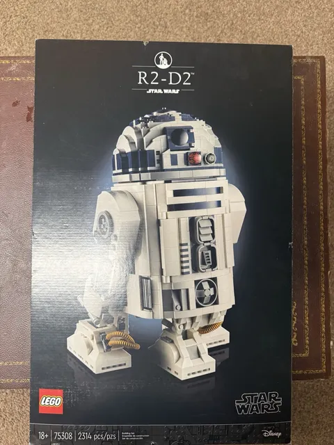 BRAND NEW/NEVER OPENED LEGO Star Wars R2-D2 / 75308