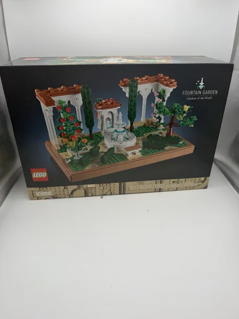 LEGO Icons: Fountain Garden New Not Opened  (10359) Set 1,302 Pieces