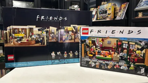 NEW Lego Friends Apartments 10292 & Central Perk 21319