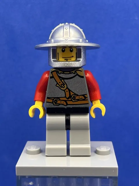 Lion Knight (Scale Mail, Broad Brim Helmet) cas447 - LEGO Castle Used Minifigure