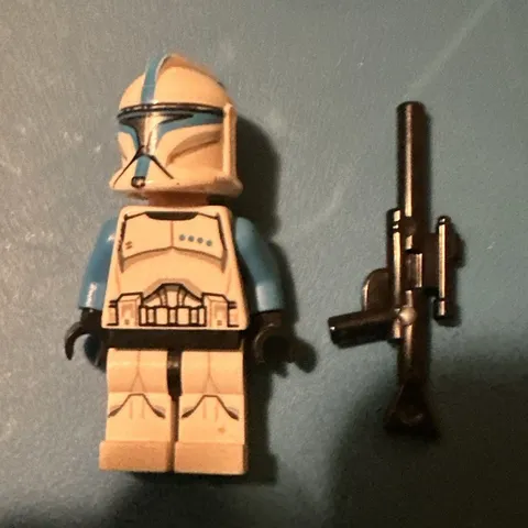 LEGO Star Wars Clone Trooper Minifigure Figure with Black Blaster Weapon