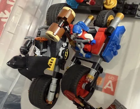 LEGO 76053 Batman Gotham City Cycle Chase Harley Quinn Deadshot Batcycle Lot