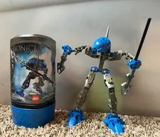 Vintage LEGO Bionicle 8590 Rahkshi Guurahk with original cannister