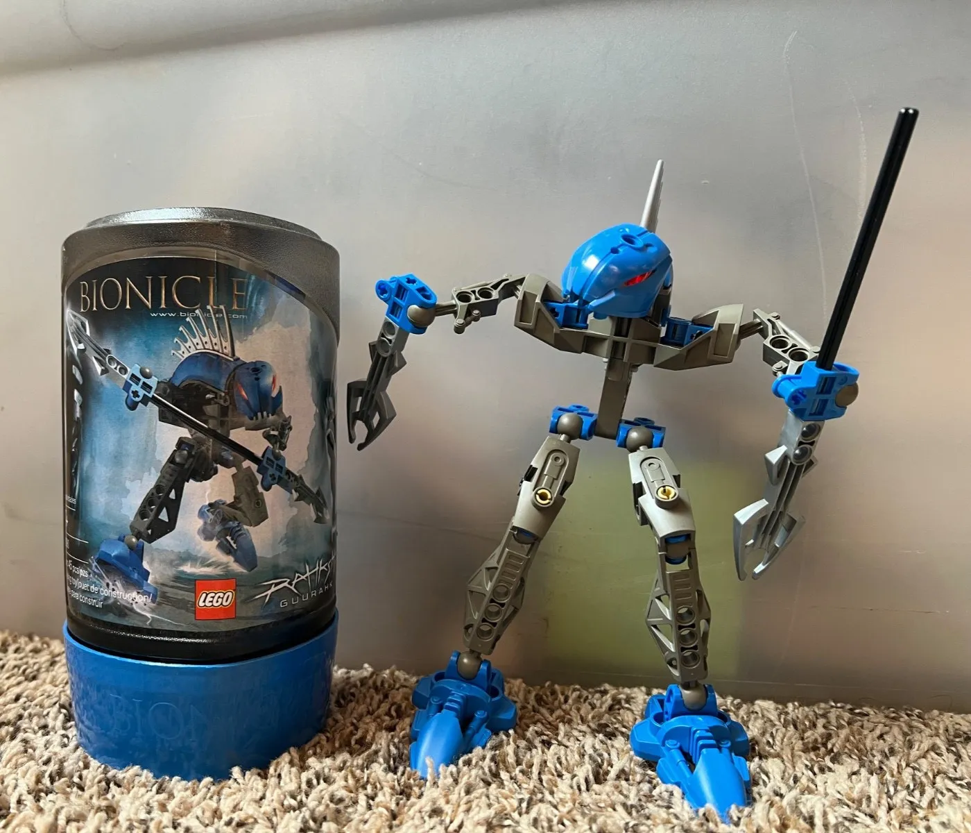 Vintage LEGO Bionicle 8590 Rahkshi Guurahk with original cannister