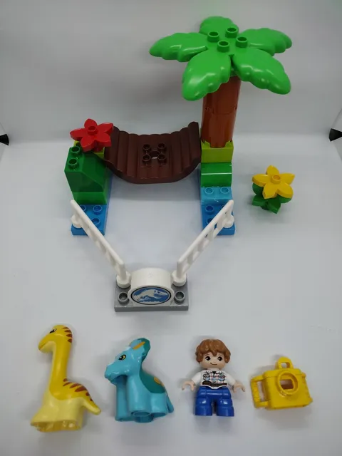 LEGO DUPLO Jurassic Park World 10879 Gentle Giants Petting Zoo dinosaur set 100%