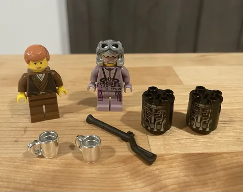 LEGO Star Wars Zam Wessell Minifigure Bounty Hunter Pursuit 7133 Parts Lot RARE