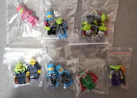 LEGO Alien Conquest-12 Minifigures Alien Troopers, Businessman, Squidman, Pilot