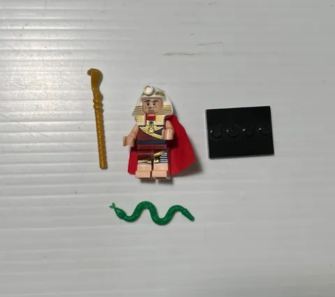 LEGO King Tut Pharaoh 71017 Egyptian Minifigure Figure with Snake & Base