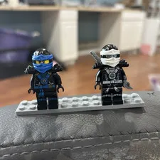 LEGO NINJAGO Ninjago Minifigures, Jay and Zane Deepstone Possession
