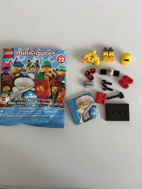 LEGO Yellow Costume Minifigure Series 22 71032 MINIFIGURES Foil Pack