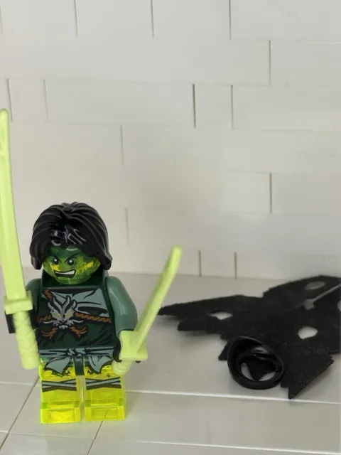 LEGO NINJAGO Morro Possession Minifigure with Cape and Swords REAL LEGO