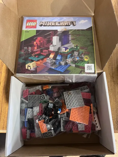 LEGO Retired Minecraft The Ruined Portal 21172 Complete Set 316pc Age 8+ Steve