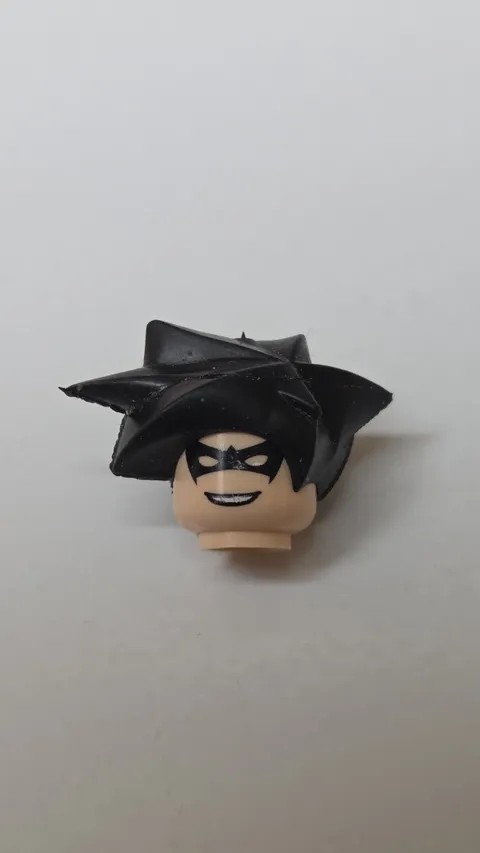 LEGO 2006 Nightwing Minifigure Hair & Head From DC Batman Arkham Asylum Set 7785