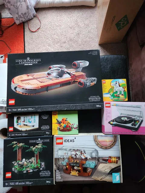 Huge Lot Of Brand New Sealed Legos Star Wars 75341, 92177, 75353, 40699, 40779, 