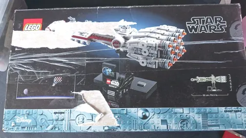 LEGO Star Wars: Tantive IV (75376) sealed box damage tape 